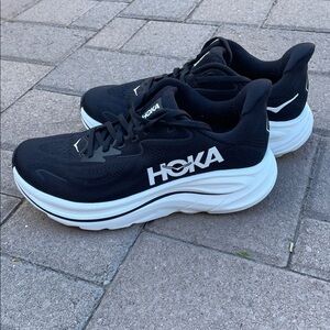 Hoka Clifton 10- Women's size 9